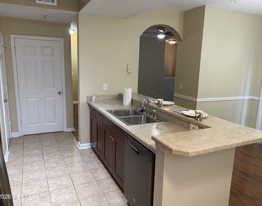 10075 Gate Parkway Ne - Photo Thumbnail 18