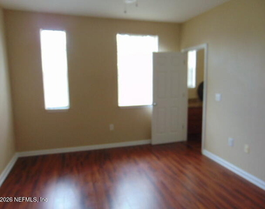 10075 Gate Parkway Ne - Photo Thumbnail 7