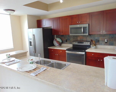 10075 Gate Parkway Ne - Photo Thumbnail 1