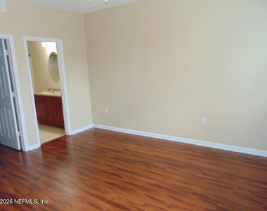 10075 Gate Parkway Ne - Photo Thumbnail 4