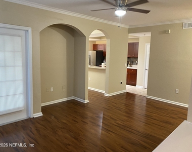 10075 Gate Parkway Ne - Photo Thumbnail 23