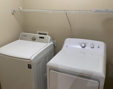 10075 Gate Parkway Ne - Photo Thumbnail 22