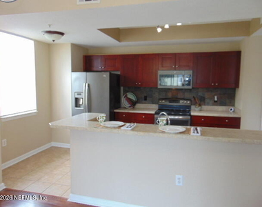 10075 Gate Parkway Ne - Photo Thumbnail 2
