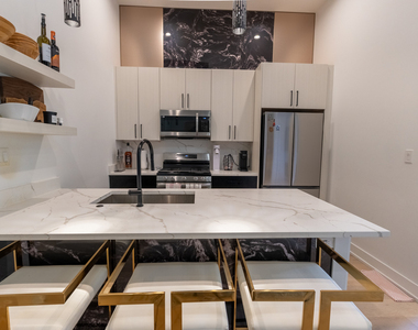 77 W Chestnut Street - Photo Thumbnail 2