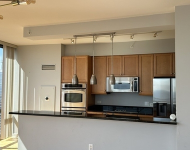 1235 S Prairie Avenue - Photo Thumbnail 1
