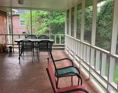 1216 Biltmore Drive Ne - Photo Thumbnail 3