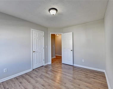 240 Springbottom Court - Photo Thumbnail 33
