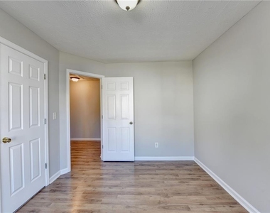 240 Springbottom Court - Photo Thumbnail 32
