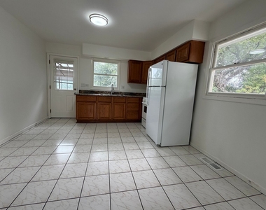2513 Western Avenue - Photo Thumbnail 4