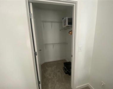 390 17th Street Nw - Photo Thumbnail 3
