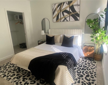 390 17th Street Nw - Photo Thumbnail 2