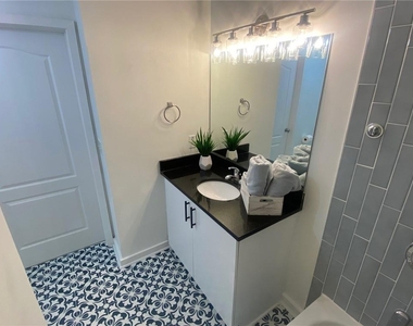 390 17th Street Nw - Photo Thumbnail 5