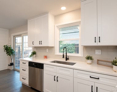 11550 Francis Road - Photo Thumbnail 7