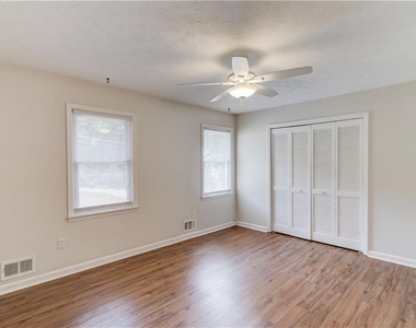 4905 Wade Valley Way - Photo Thumbnail 12