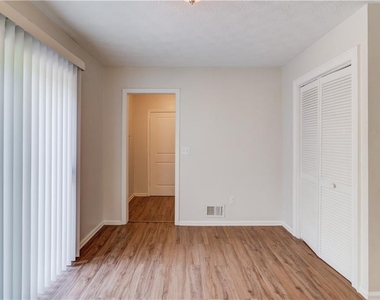 4905 Wade Valley Way - Photo Thumbnail 11
