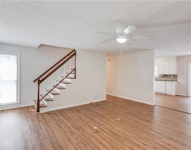 4905 Wade Valley Way - Photo Thumbnail 4