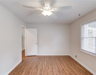 4905 Wade Valley Way - Photo Thumbnail 13