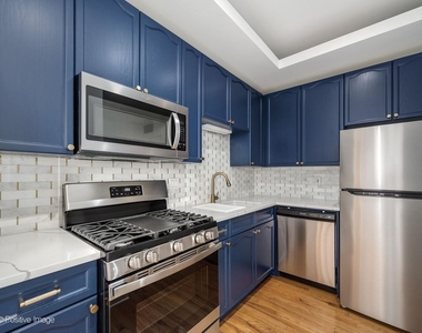 212 W Washington Street - Photo Thumbnail 10