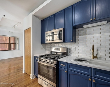 212 W Washington Street - Photo Thumbnail 11