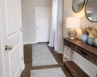 182 Woodhouse Circle - Photo Thumbnail 2