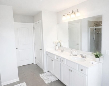 182 Woodhouse Circle - Photo Thumbnail 14