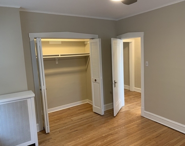 2046 W Farragut Avenue - Photo Thumbnail 17
