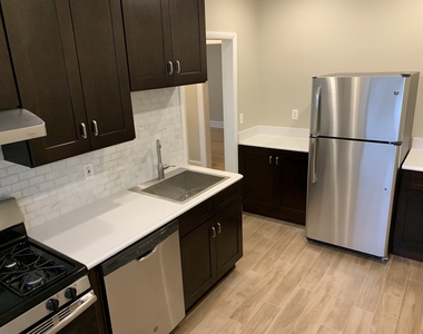 2046 W Farragut Avenue - Photo Thumbnail 13