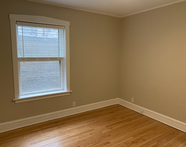 2046 W Farragut Avenue - Photo Thumbnail 16