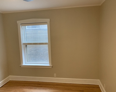 2046 W Farragut Avenue - Photo Thumbnail 18