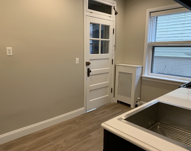 2046 W Farragut Avenue - Photo Thumbnail 14