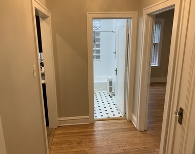 2046 W Farragut Avenue - Photo Thumbnail 9