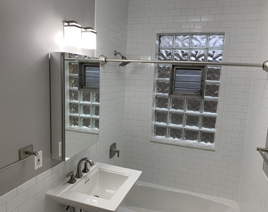 2046 W Farragut Avenue - Photo Thumbnail 19
