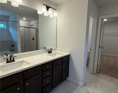 64 Park Chase Lane - Photo Thumbnail 22