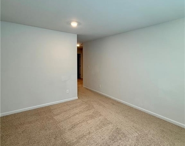64 Park Chase Lane - Photo Thumbnail 18