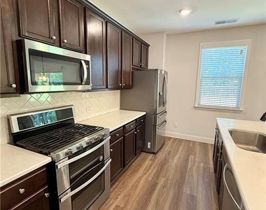 64 Park Chase Lane - Photo Thumbnail 6