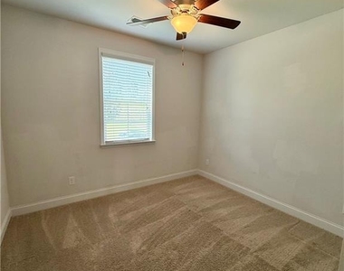 64 Park Chase Lane - Photo Thumbnail 13
