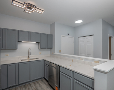 801 N Mclean Boulevard - Photo Thumbnail 3