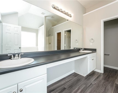 2575 Captains Row - Photo Thumbnail 12