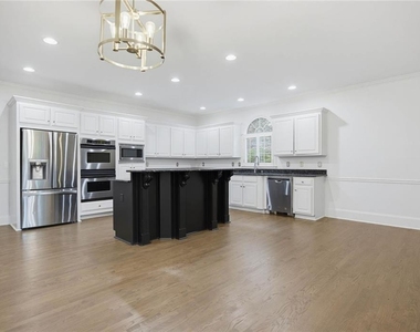 735 Westwind Lane - Photo Thumbnail 8