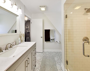 8326 Kostner Avenue - Photo Thumbnail 12
