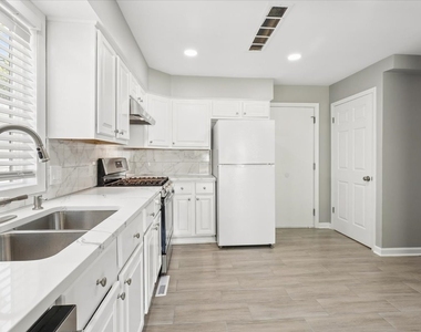 322 Maple Lane - Photo Thumbnail 11
