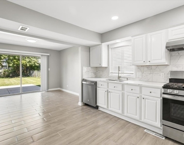 322 Maple Lane - Photo Thumbnail 9