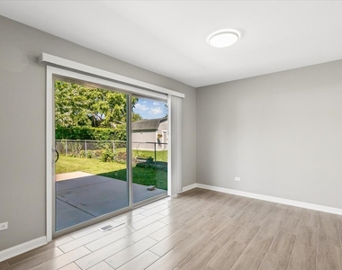 322 Maple Lane - Photo Thumbnail 8