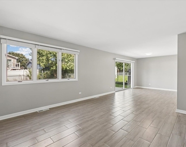 322 Maple Lane - Photo Thumbnail 7