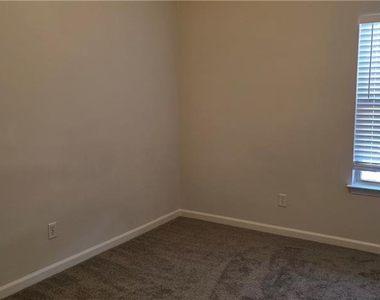 3902 Snipes Court - Photo Thumbnail 3
