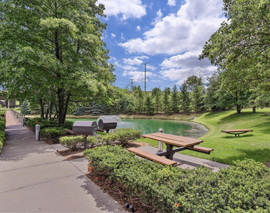 9715 Woods Drive - Photo Thumbnail 33