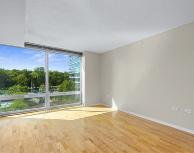9715 Woods Drive - Photo Thumbnail 16