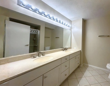 9715 Woods Drive - Photo Thumbnail 21