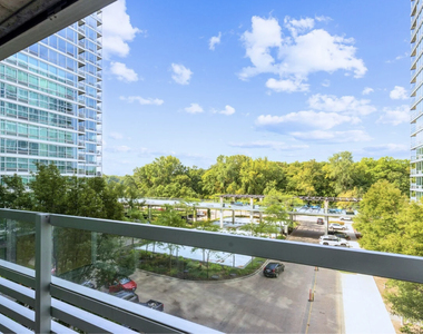 9715 Woods Drive - Photo Thumbnail 25