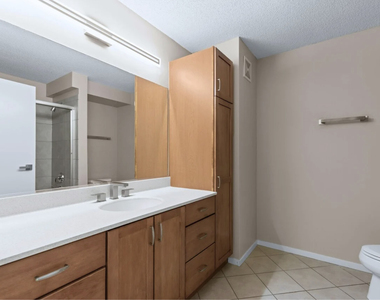 9715 Woods Drive - Photo Thumbnail 15